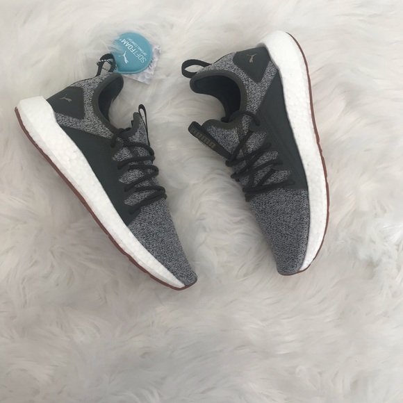 🌸 women’s Puma shoes 🌸 - Picture 2 of 5